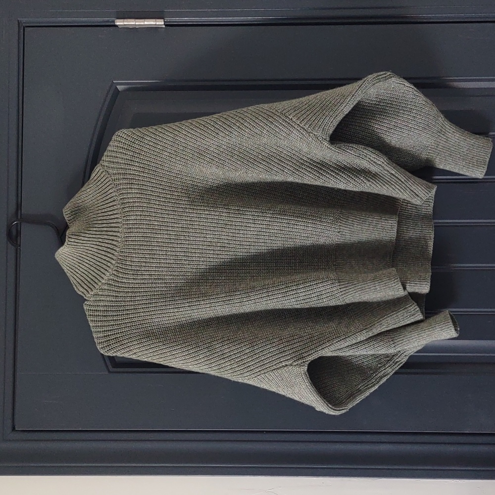 H and M sweater